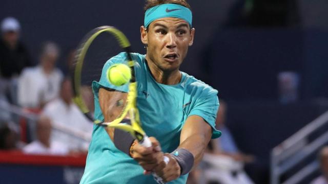 Nadal, golpeando un revés ante Guido Pella.