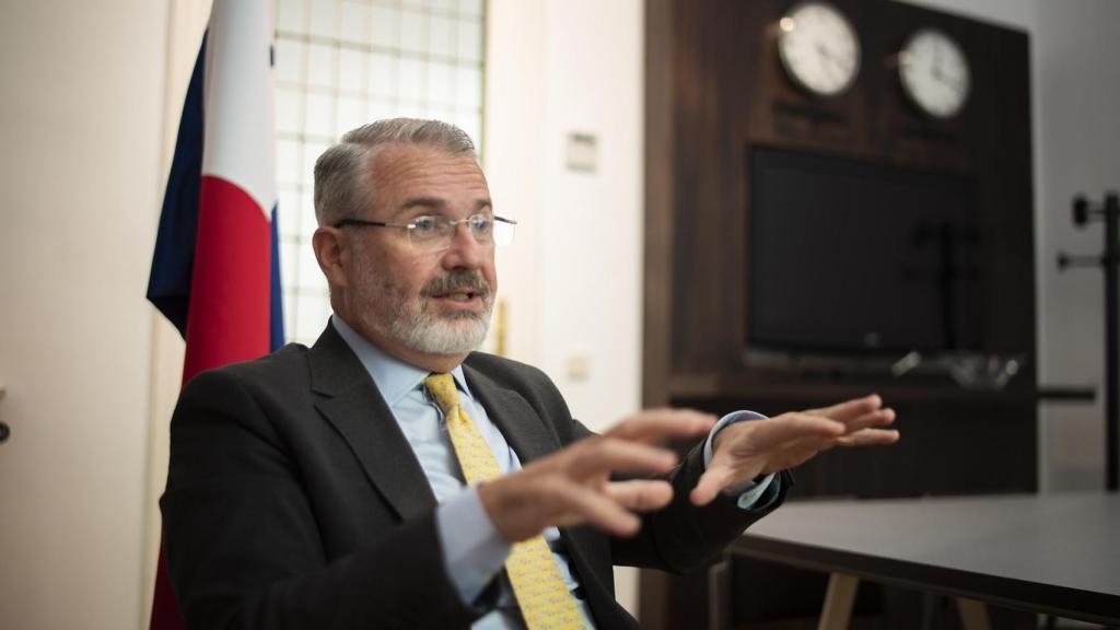 Milton C. Henríquez, embajador de Panamá, durante la entrevista.