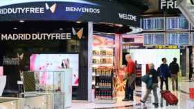Tiendas 'duty free' en el aeropuerto Adolfo Suárez, en Madrid.