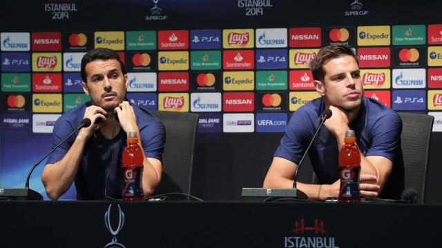 Pedro Rodríguez y César Azpilicueta en rueda de prensa