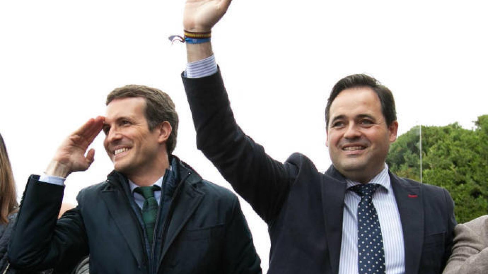 Pablo Casado (i) y Paco Núñez (d), presidentes nacional y regional del PP, en una imagen de archivo