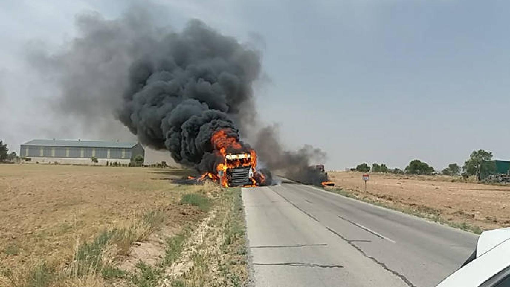 FOTO: Incendio de un camión en una intervención del Sepei (Archivo)