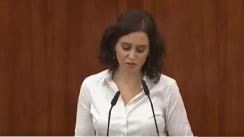 Isabel Díaz Ayuso en el momento en el que se emociona al recordar a su padre.