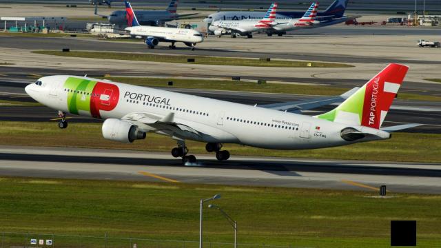 La conexión aérea entre A Coruña y Lisboa se muda a Santiago tras 20 años