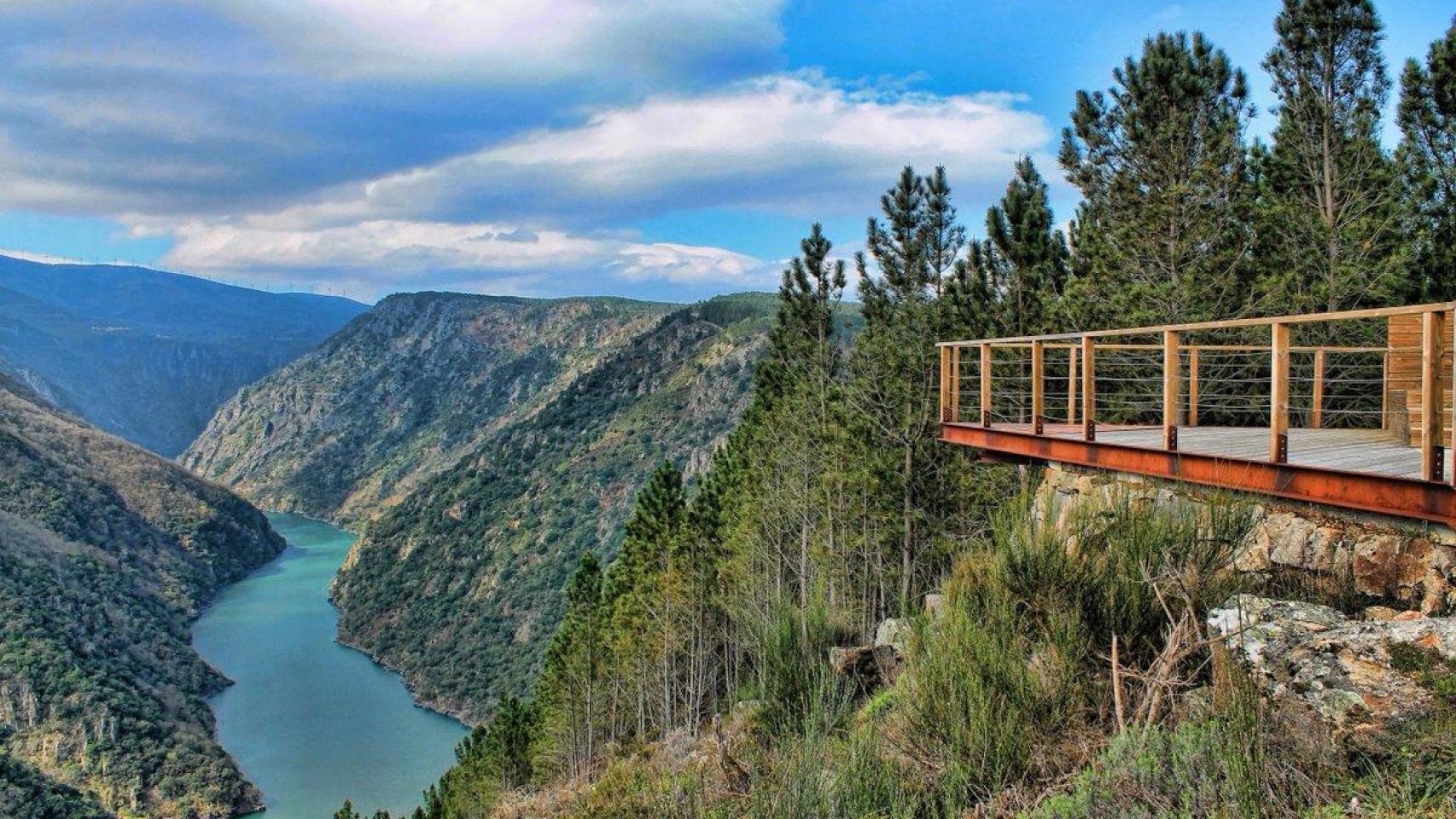 Mirador Ribeira Sacra, uno de los destinos turísticos más populares de Galicia.