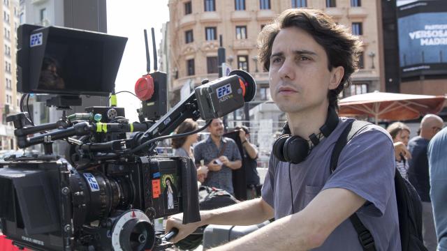 Jonás Trueba en un momento del rodaje de 'La virgen de agosto'.