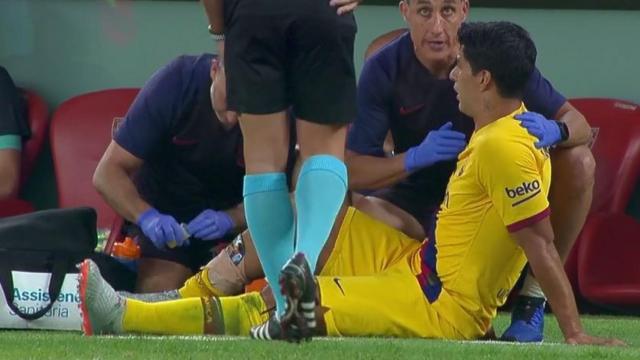 Luis Suárez se lesiona en el partido del Barcelona ante el Athletic. Foto: Twitter (@lchiringuitotv)