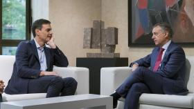 Pedro Sánchez, en una reunión con Íñigo Urkullu.