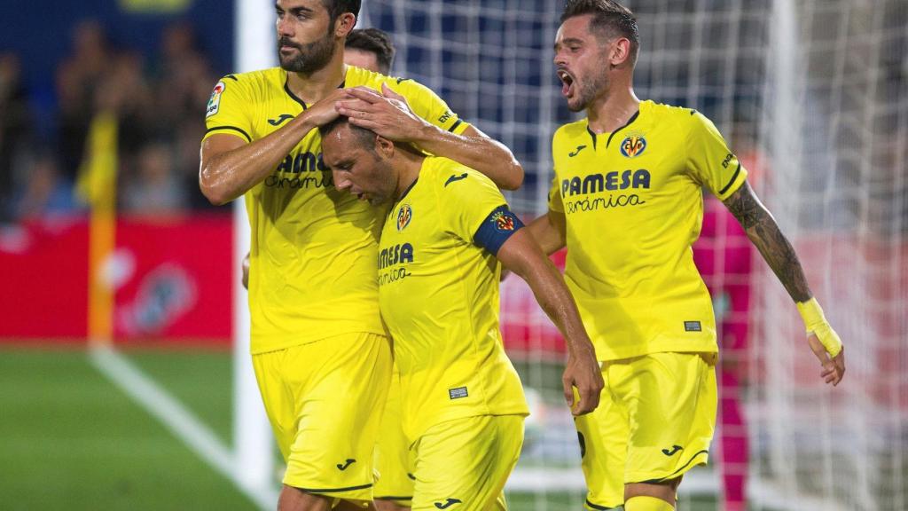 Piña del Villarreal en La Liga ante el Granada