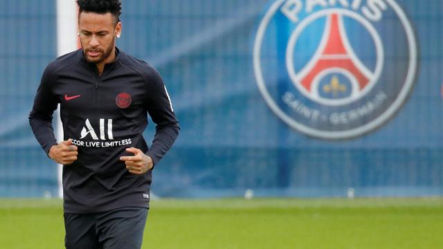 Neymar entrenando con el PSG