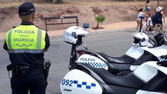 El hombre ha sido trasladado a un centro hospitalario.