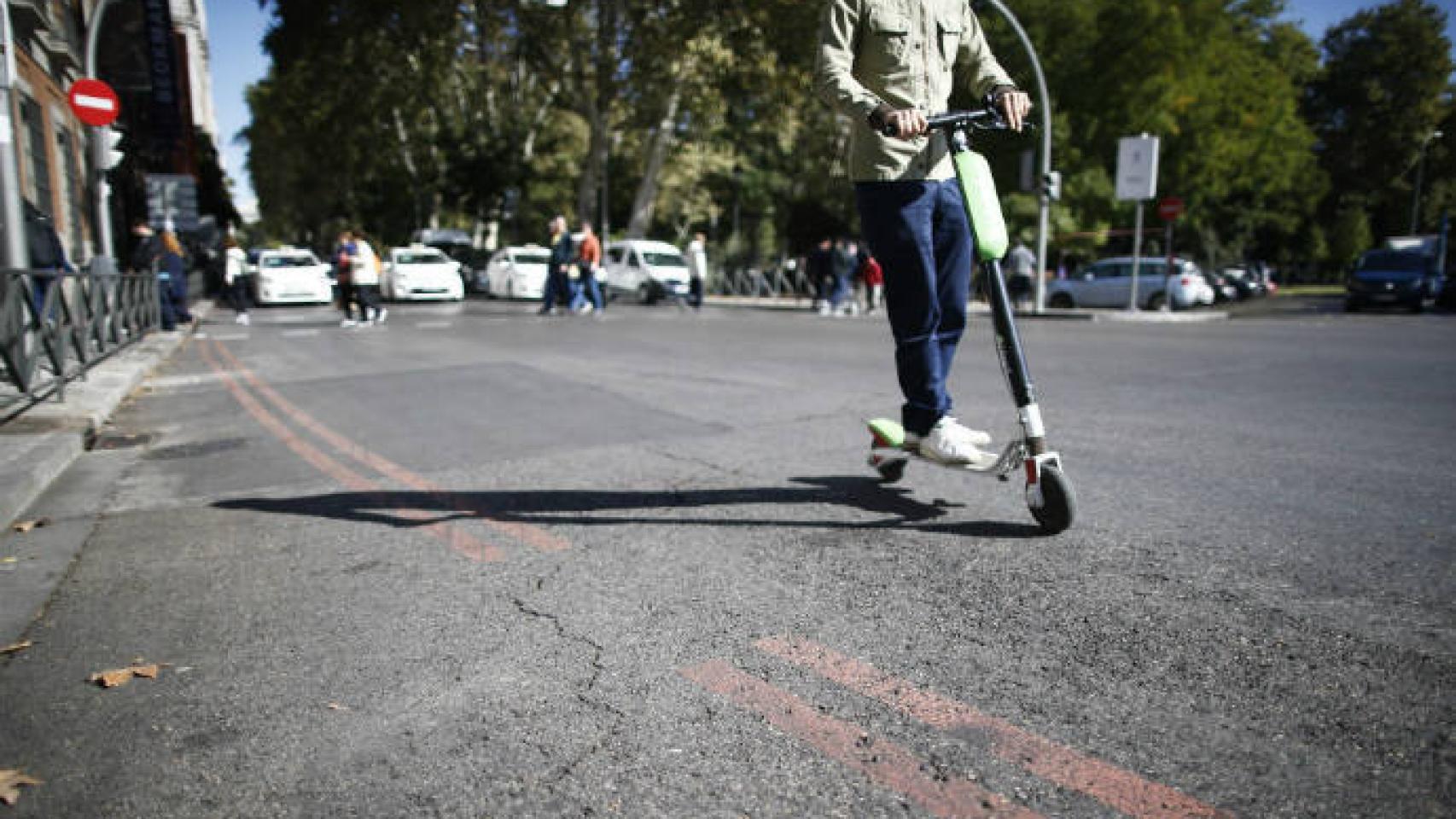 Imagen de archivo de un patinete a motor