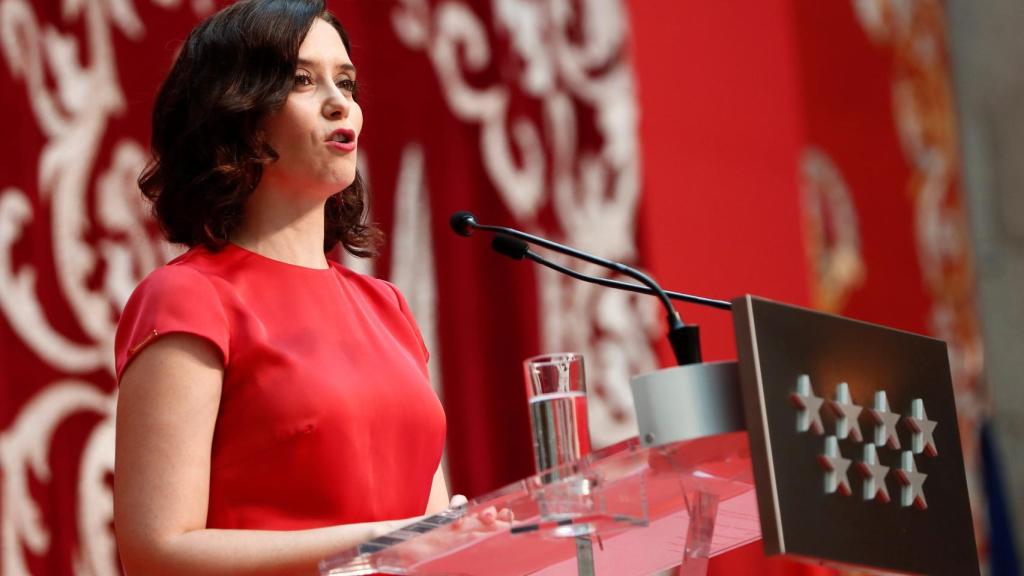 La popular Isabel Díaz Ayuso durante su intervención antes de tomar posesión como presidenta de la Comunidad de Madrid.