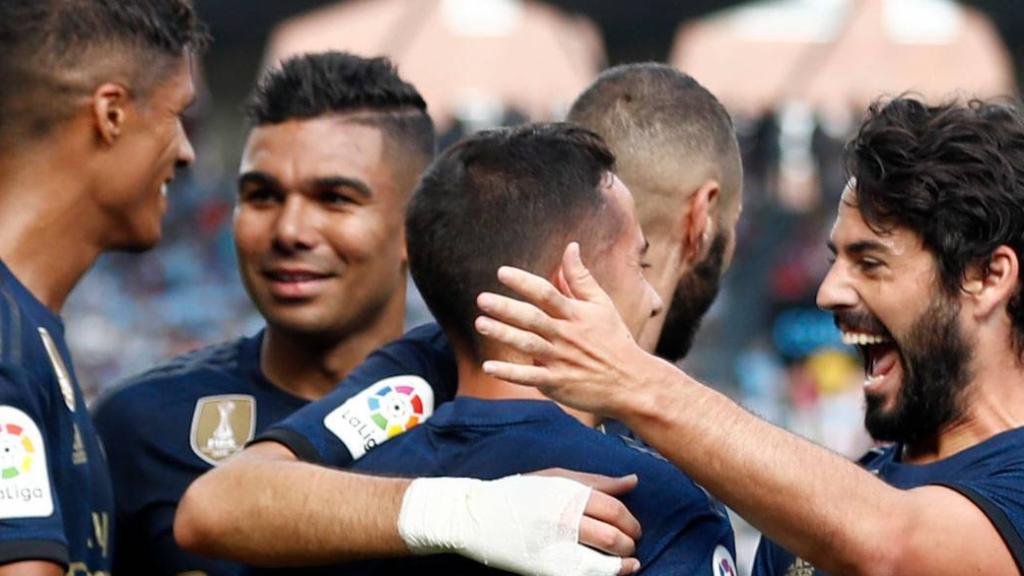 Los jugadores del Real Madrid celebran el gol de Lucas Vázquez