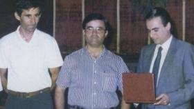 Torres Astilleros (centro) junto a Fernando Fernández-Gaitán y José Manuel Molina. Foto: 70 años de historia del Toledo