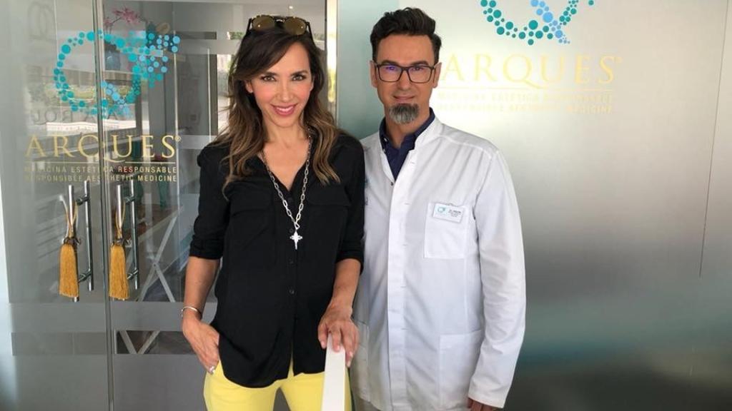 El doctor Mario Arqués junto a la presentadora Paloma Lago.