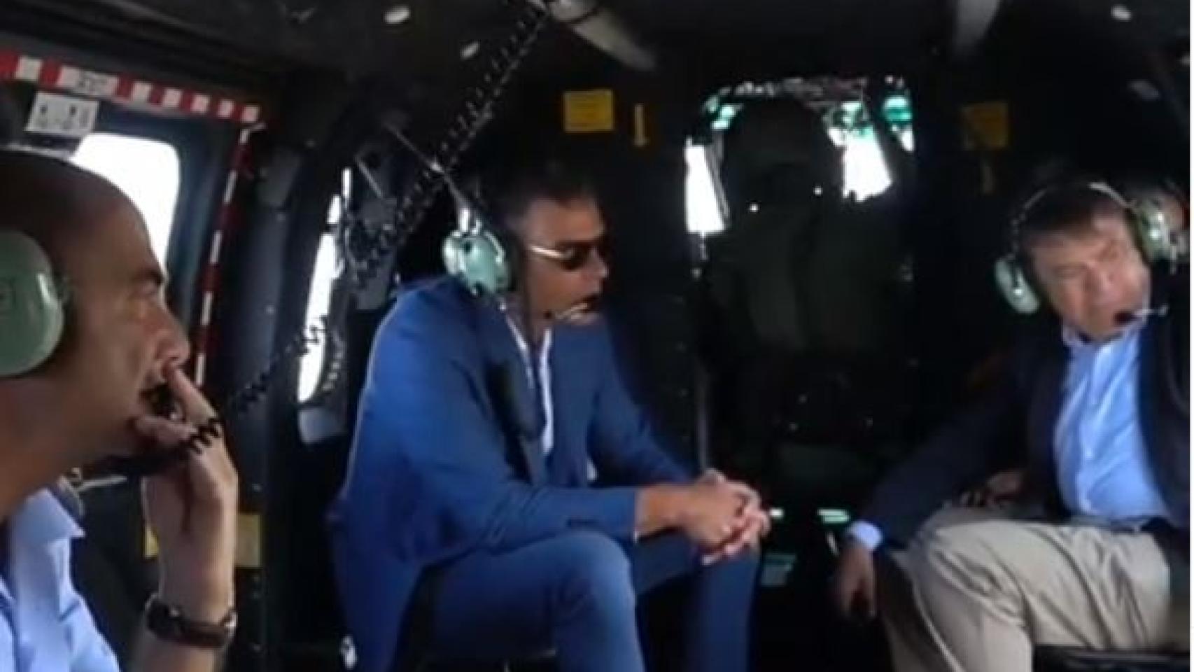 Pedro Sánchez en el helicóptero sobrevolando Gran Canaria.