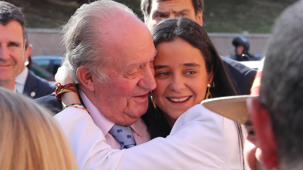 Con su nieta Victoria Federica, hija de la infanta Elena y Jaime de Marichalar.