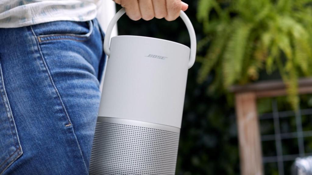 El nuevo altavoz de Bose es portátil y tiene Google Assistant y Alexa