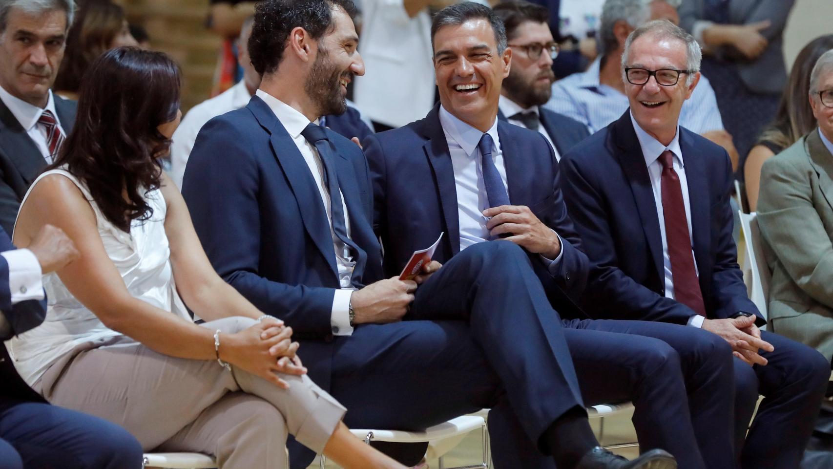 Pedro Sánchez junto a José Guirao (d) y Jorge Garbajosa (i).