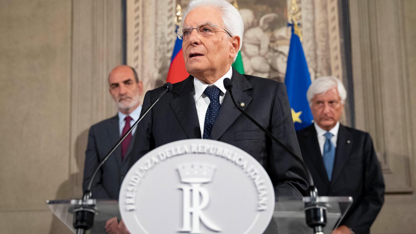 El presidente italiano, Sergio Mattarella comparece ante la prensa.