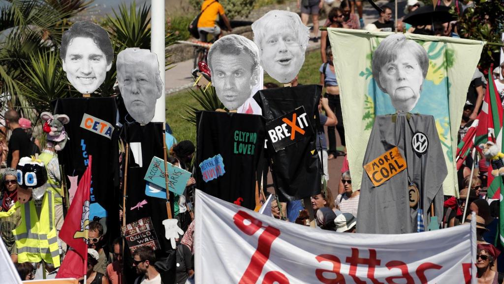 Manifestantes de la contracumbre.