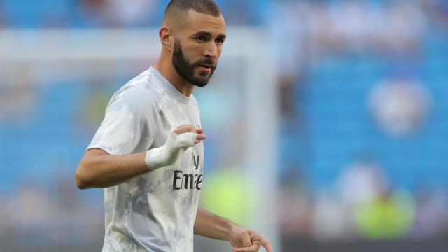 Benzema, en el calentamiento previo al Real Madrid - Valladolid