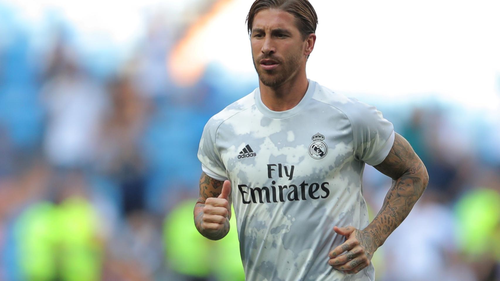 Sergio Ramos, durante el calentamiento del Real Madrid en el Santiago Bernabéu