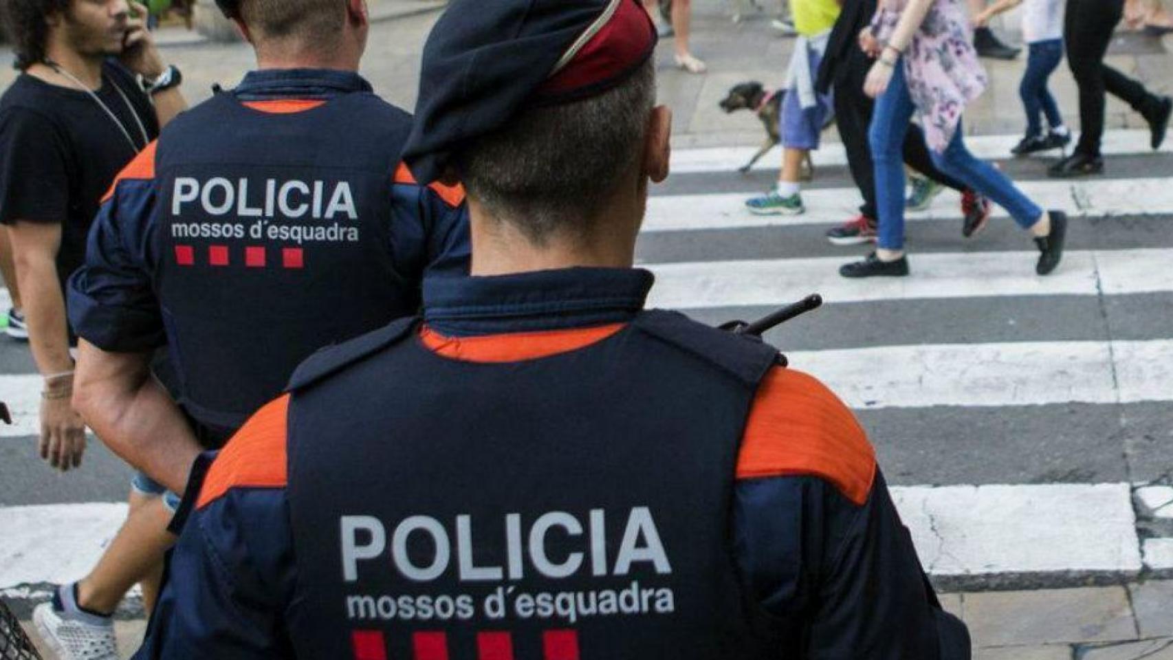 Agentes de los Mossos.