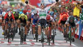Sam Bennett gana la segunda etapa de La Vuelta a España 2019