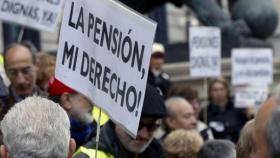 Un manifestante en las protestas por pensiones dignas.