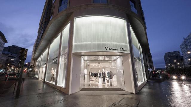 Tienda de Massimo Dutti en A Coruña, calle Juana de Vega con Calle Compostela