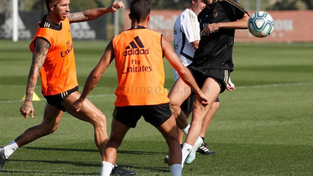 Sergio Ramos, Lucas Vázquez y Benzema entrenando con el Real Madrid