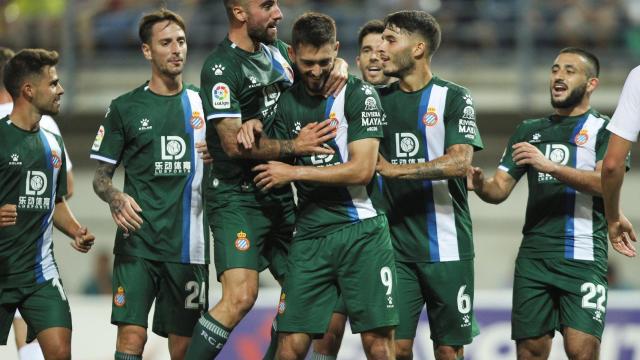 Los jugadores del Espanyol celebran uno de los goles del partido