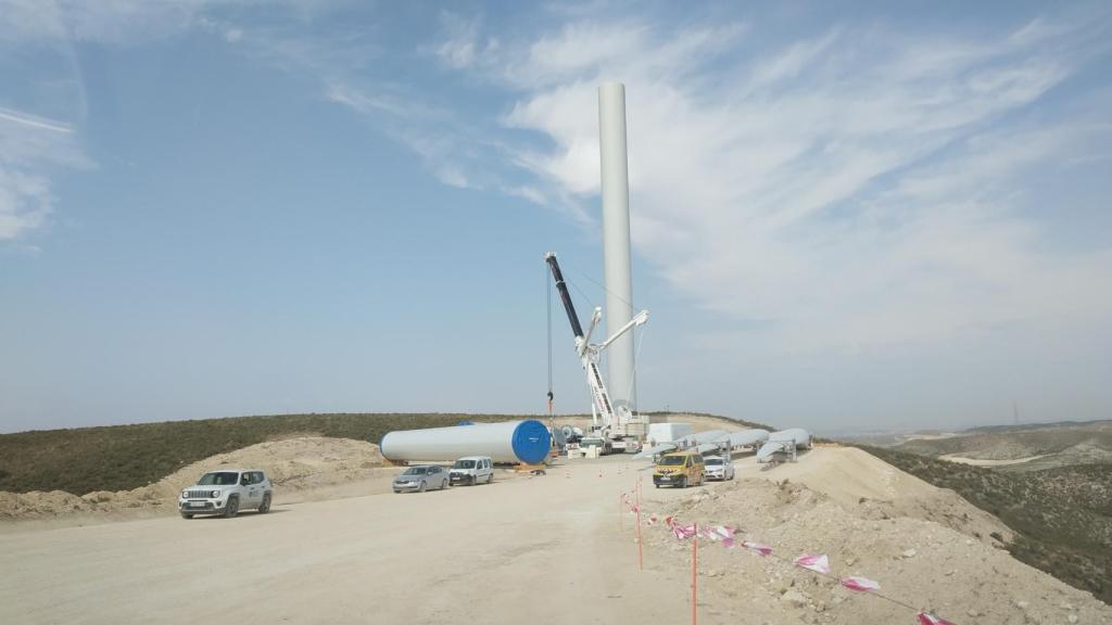 El inicio de la construcción del parque eólico de 35 MW.