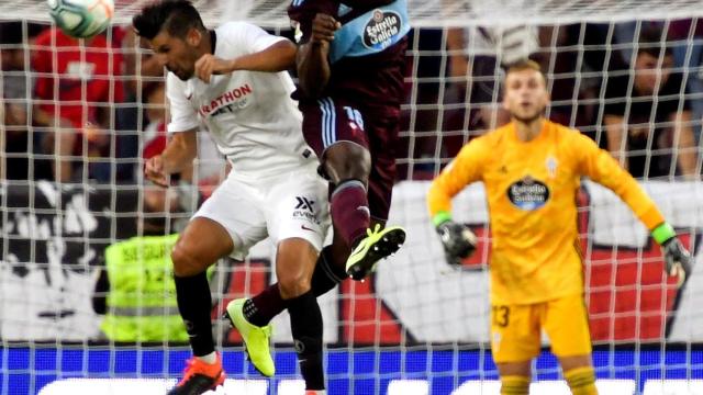 Nolito y Aidoo pelean en el Sevilla - Celta