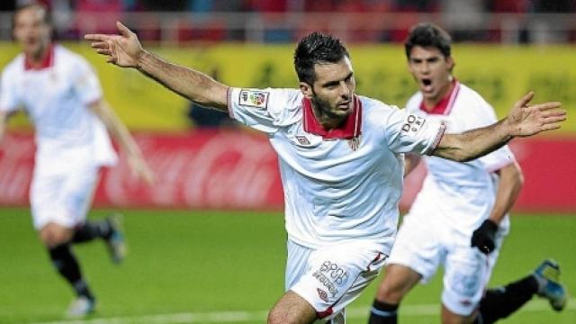 Emir Spahic en su etapa en el Sevilla