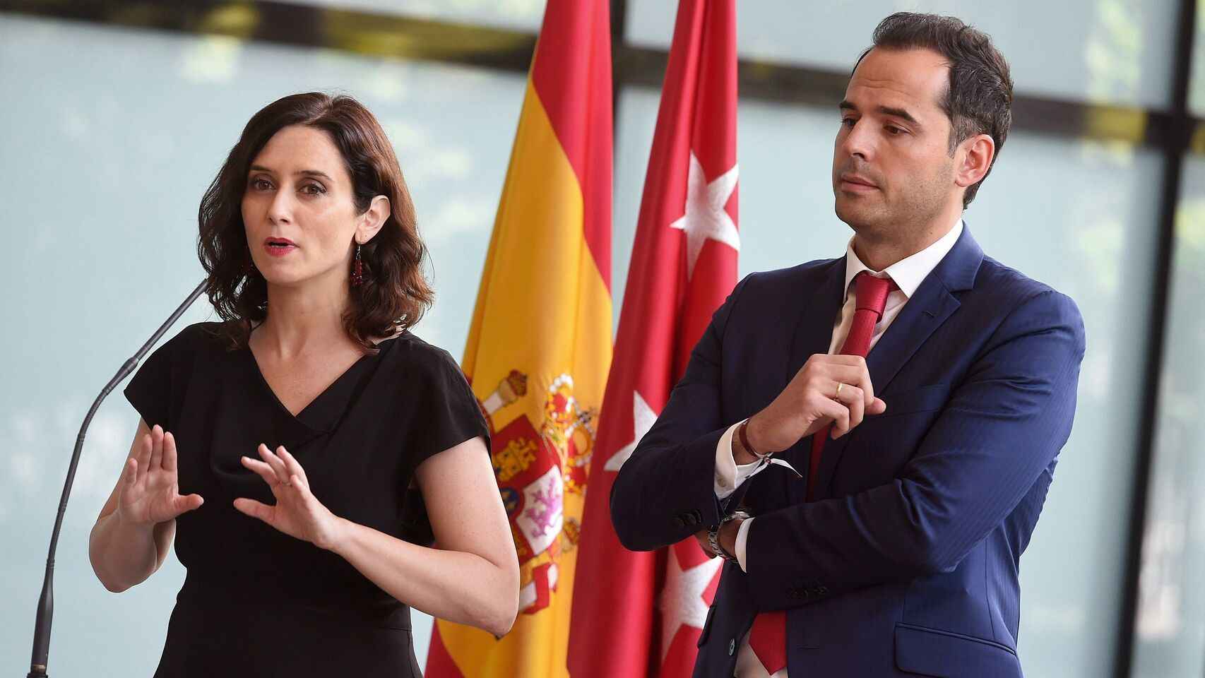 Ignacio Aguado, a la derecha de Isabel Díaz Ayuso, cuando aún era vicepresidente del Gobierno madrileño.
