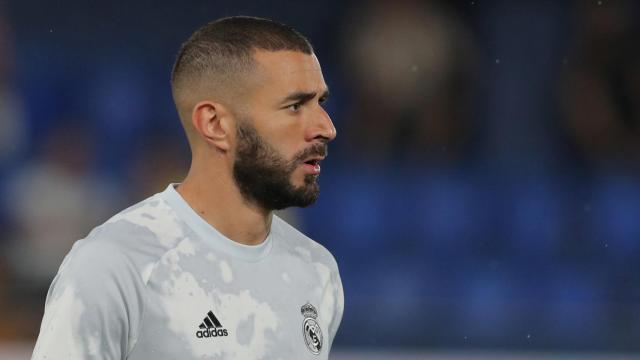 Karim Benzema, en el calentamiento antes del Villarreal - Real Madrid