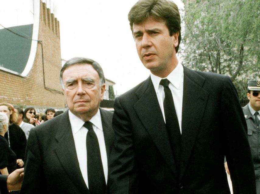 Cayetano y Luis María Anson en el funeral de Jesús Aguirre.