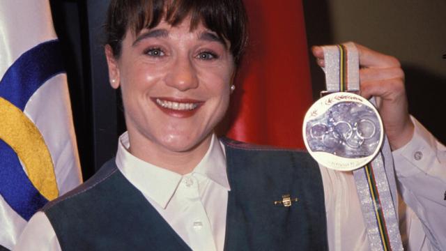 Blanca Fernández Ochoa, posa con su ansiado bronce en Alderville.