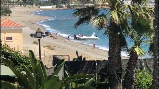 Los hechos ocurrieron a plena luz del día en una playa malagueña.