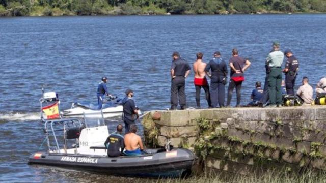 Dispositivo de búsqueda del triatleta portugués en el río Miño.