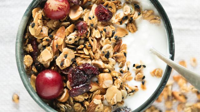 Muesli con semillas y frucos secos.