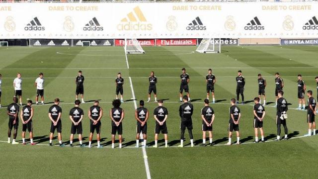 Minuto de silencio del Real Madrid por la muerte de Blanca Fernández Ochoa.