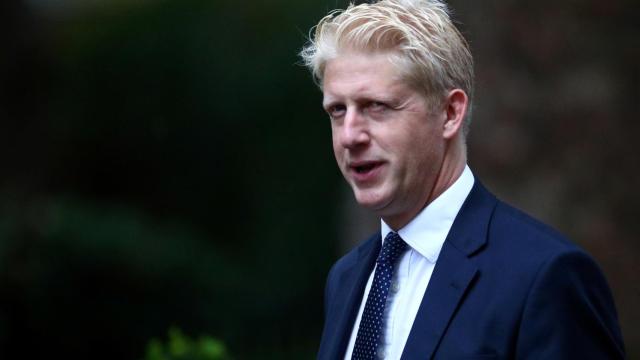 A Boris Johnson  le abandona hasta su hermano: Jo dimite del Gobierno por tensiones irresolubles