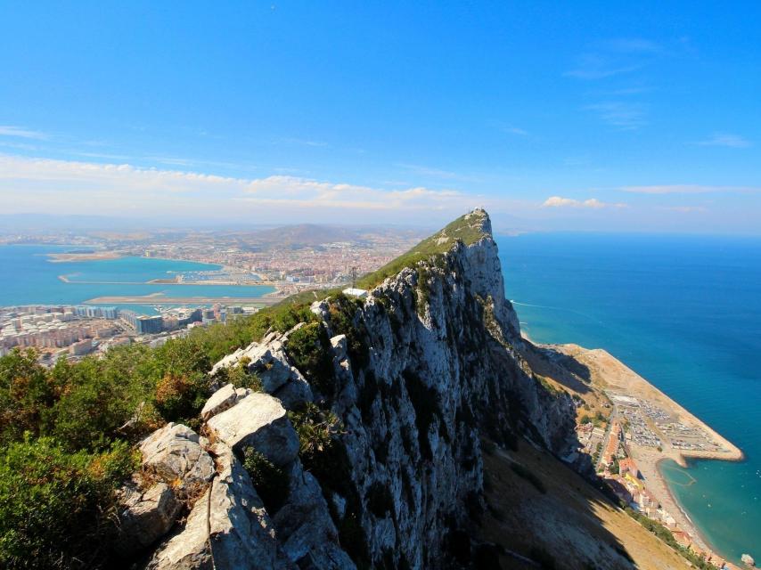 Hércules creó con sus manos el Estrecho de Gibraltar.