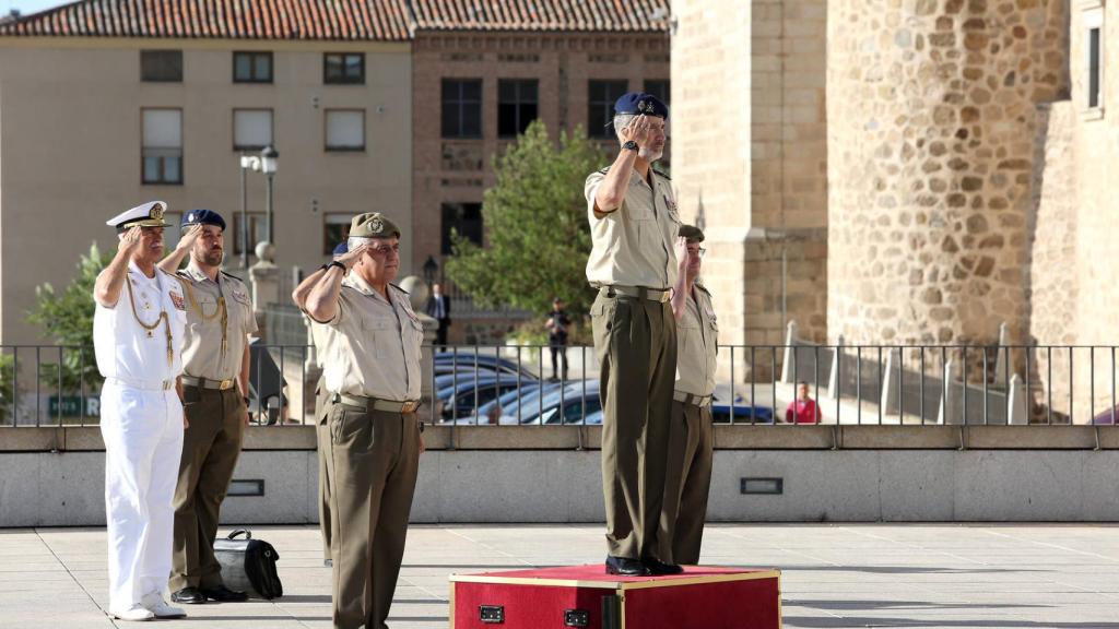 Felipe VI admira el Museo del Ejército 9 años después de inaugurarlo como príncipe 1