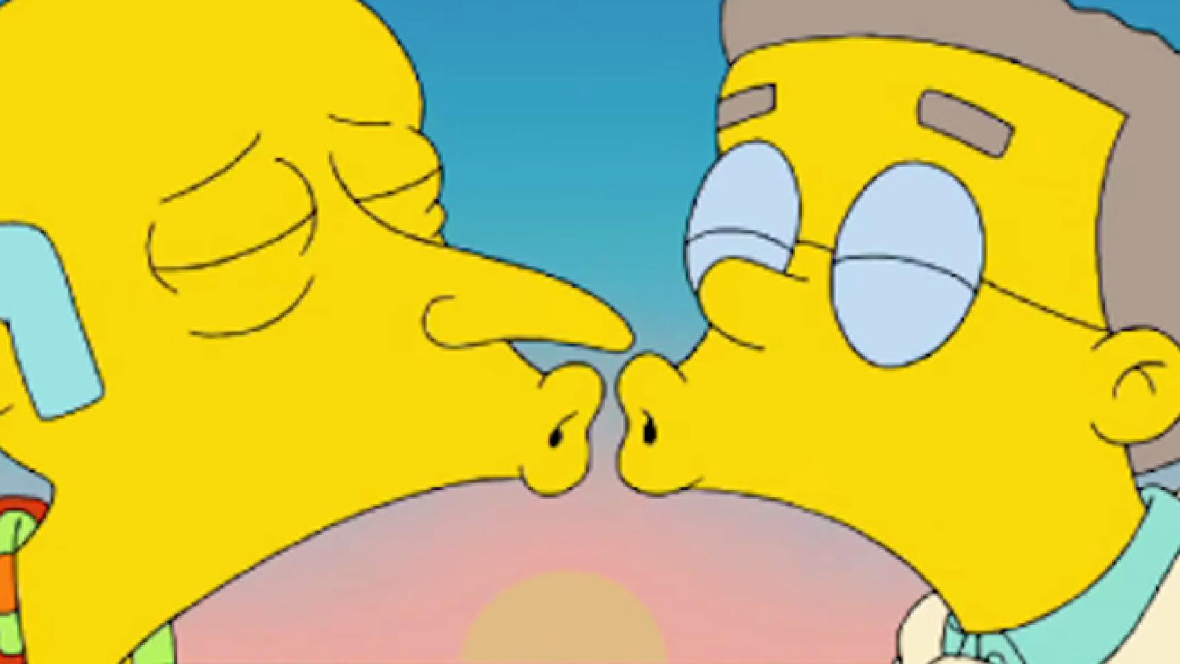 Burns y Smithers se dan un beso en 'Los Simpson'