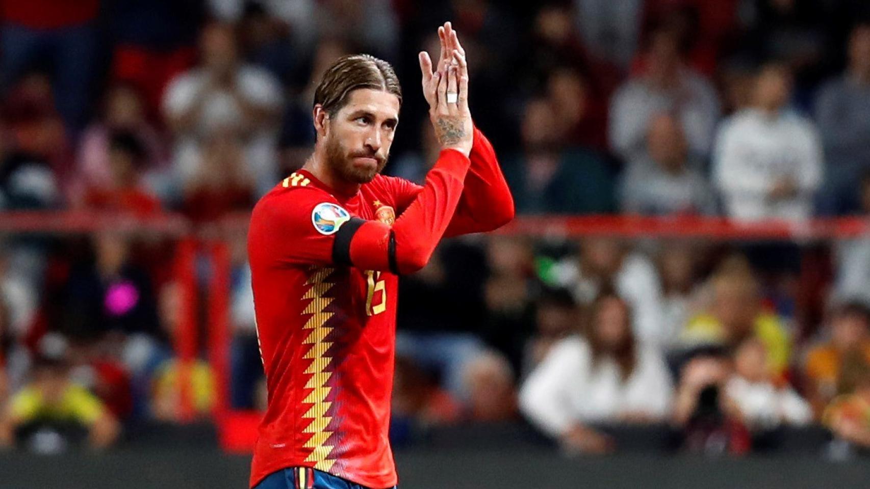 Sergio Ramos, siendo sustituido con la Selección